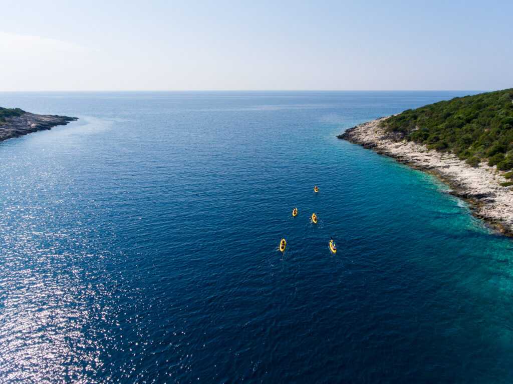 KAYAKING DUGI OTOK